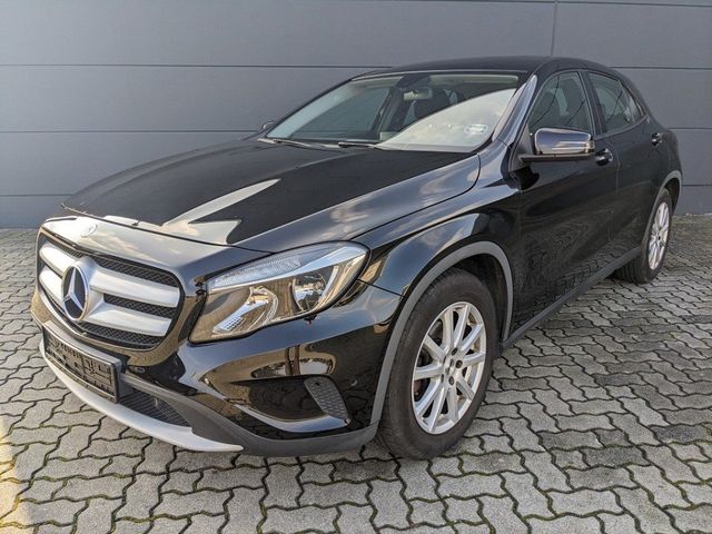 Mercedes-Benz GLA 200 1.6l Navi Attelage Sièges chauffants