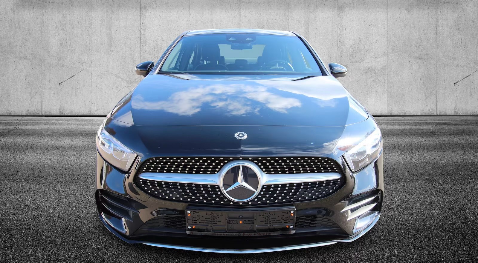 Mercedes-Benz A 180 Limousine AMG Line NAVI+LED+ALU18+TEMPOM