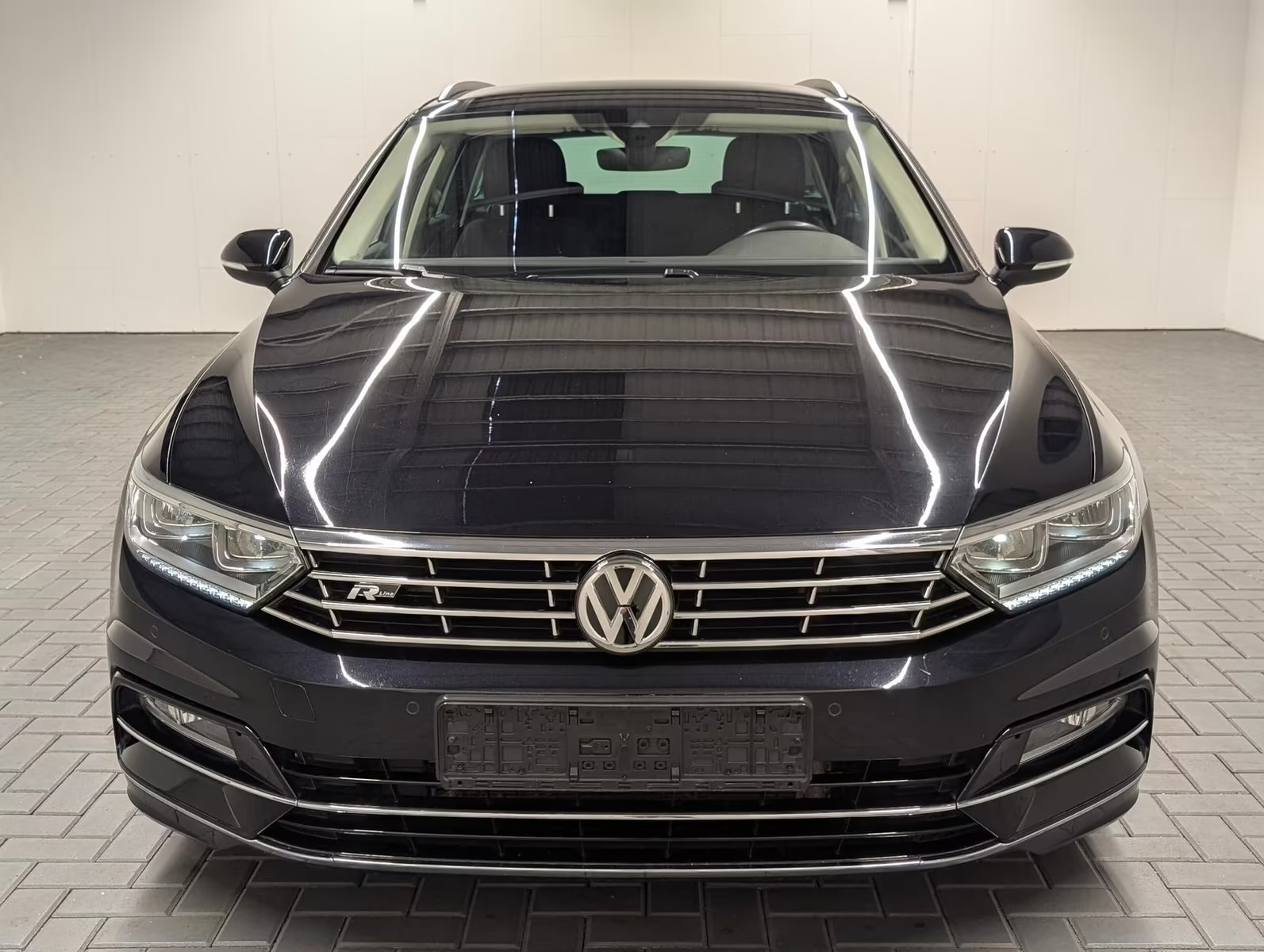Volkswagen Passat Variant R-Line LED/Navi/SHZ/Kam/ACC/16-LM