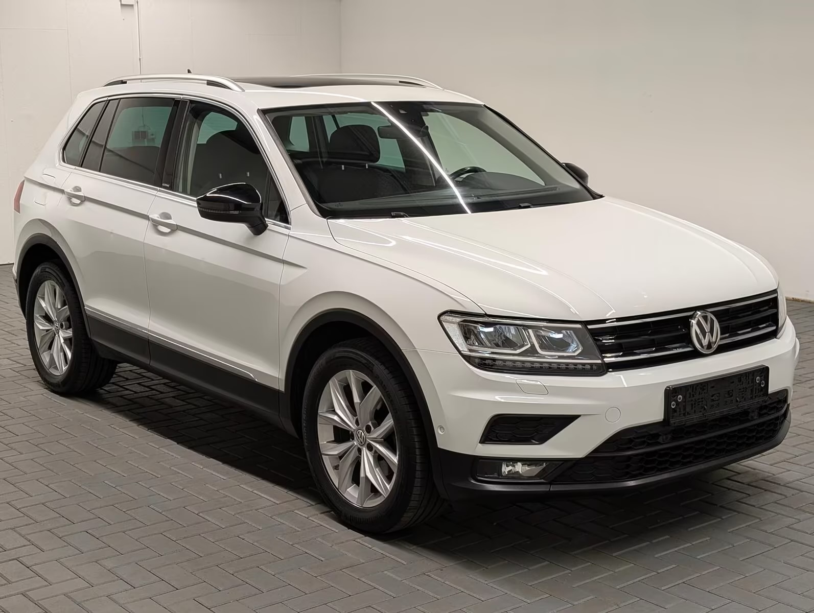 Volkswagen Tiguan IQ.Drive LED/Navi/Pano/SHZ/Kam/elH/18-LM