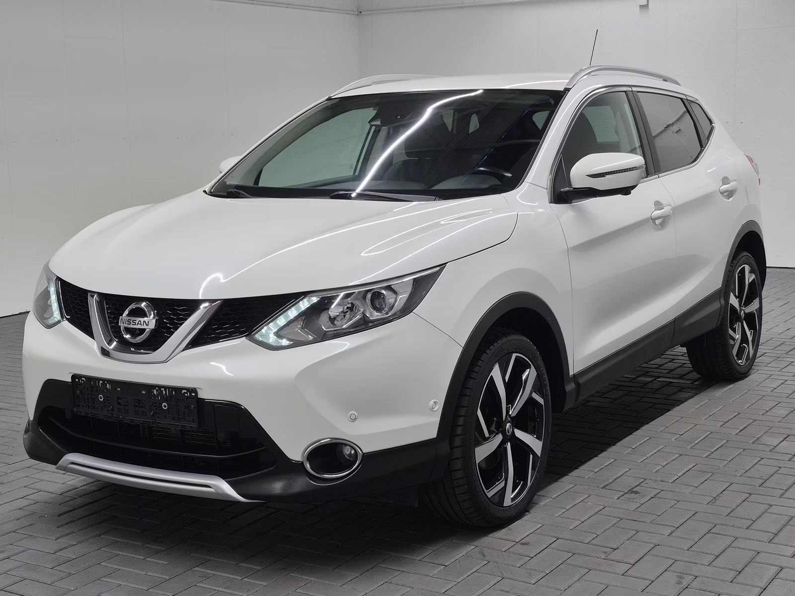 Nissan Qashqai Black Edition LED Navi 360° SHZ AHK 19LM
