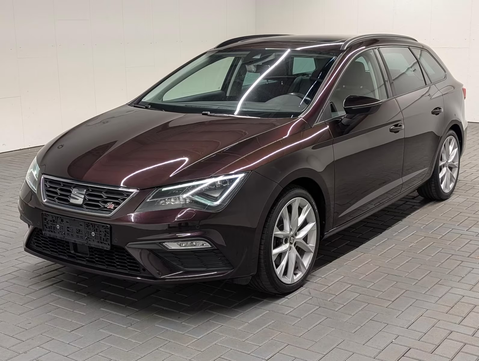 Siège Léon ST FR LED Navi Son Pano SHZ ACC 18-LM