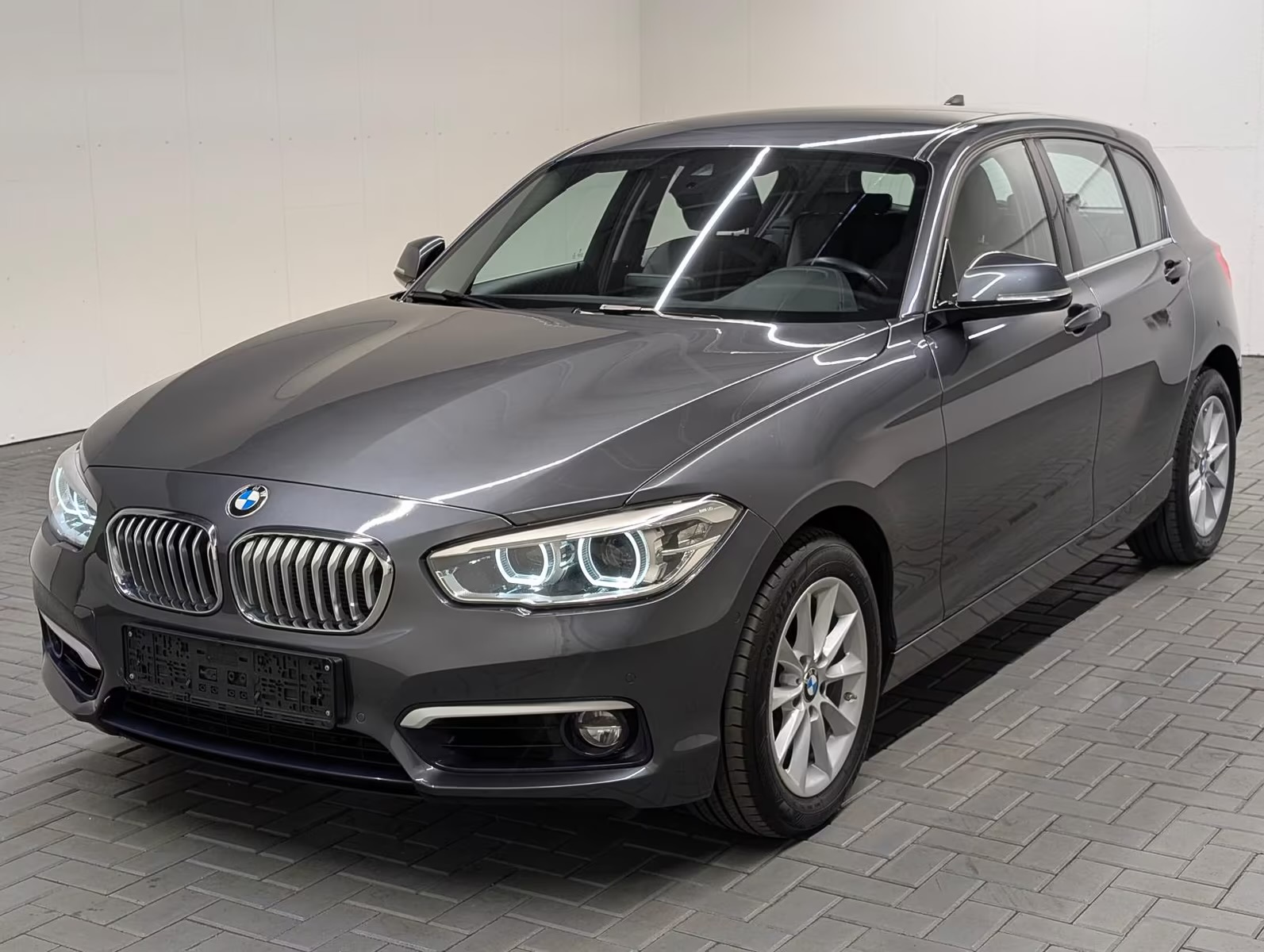 BMW 118 d xDrive Urban Line LED Navi SHZ Kam GRA 17L