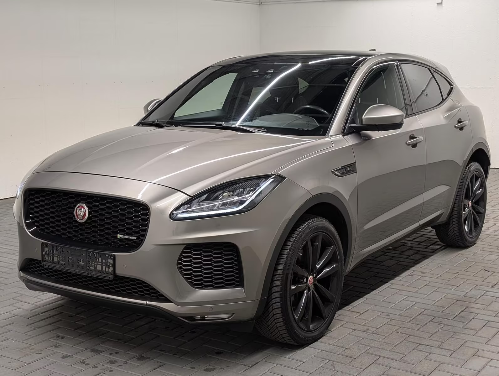 Jaguar E-Pace R-Dynamic S LED Navi Pano SHZ Kam 20-LM